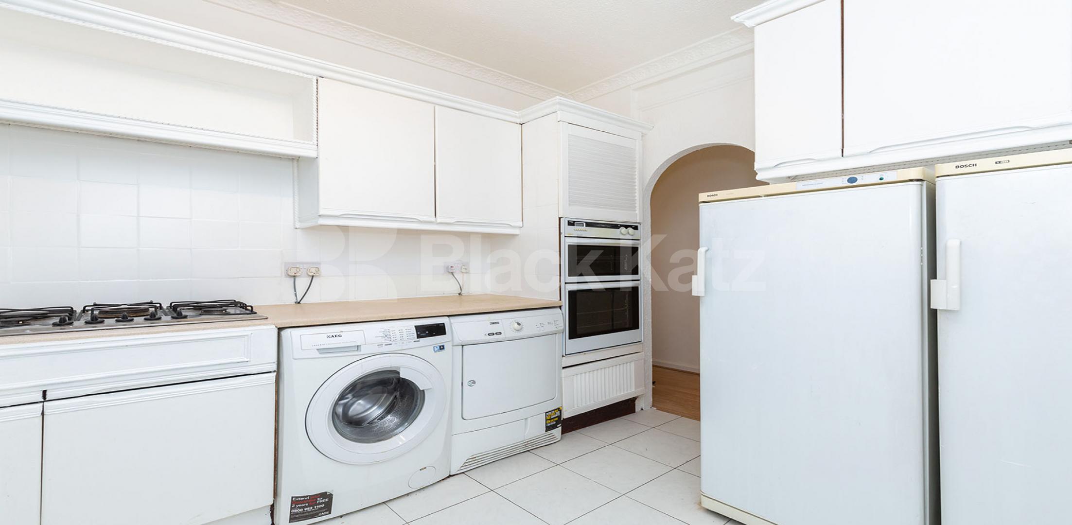 			PICTURES TO FOLLOW!, 3 Bedroom, 1 bath, 1 reception Flat			 Lindley Street, WHITECHAPEL E1